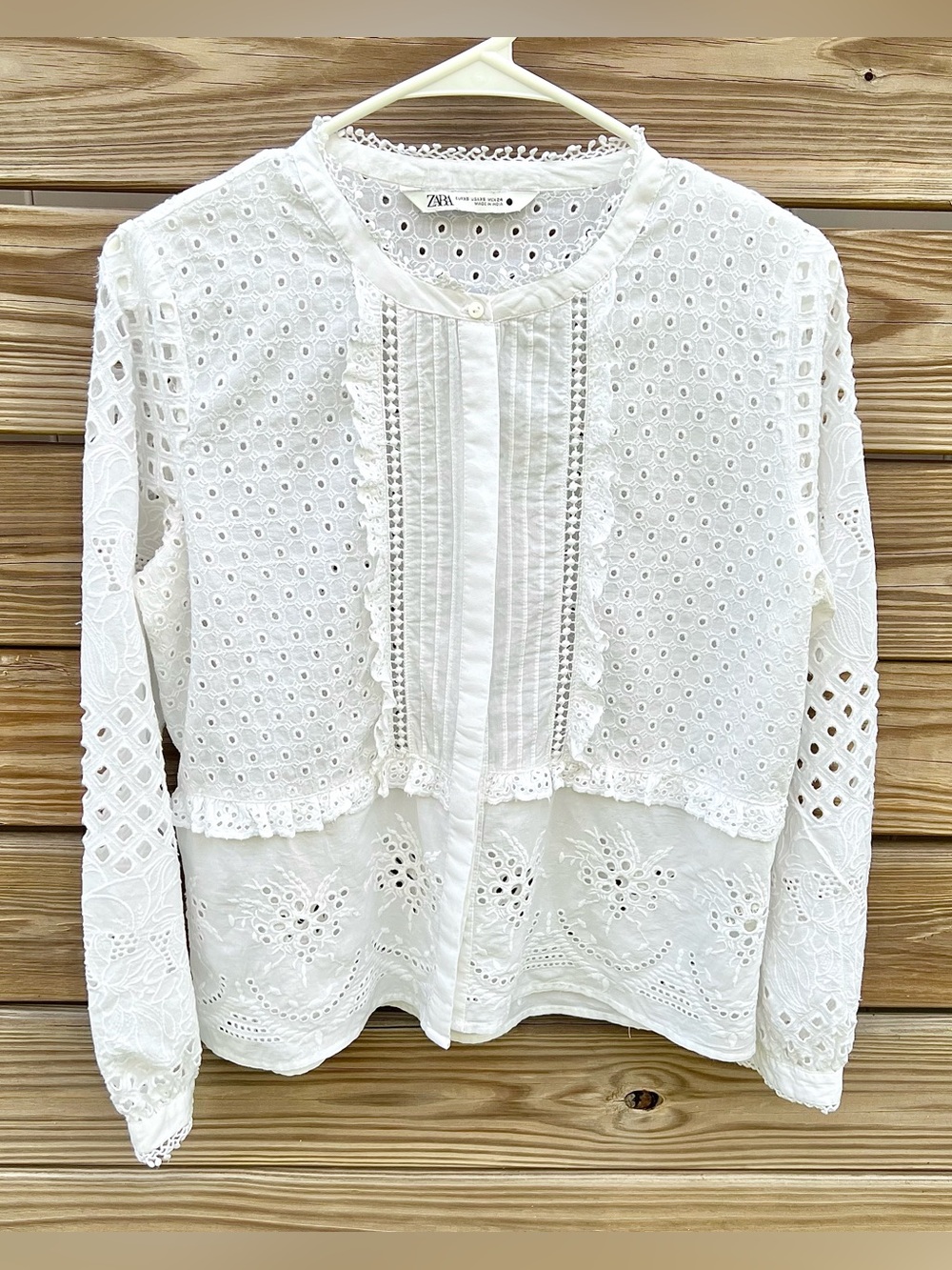 ZARA White Eyelet Lace Long-Sleeve Button Down Shirt Blouse Women’s Size XS